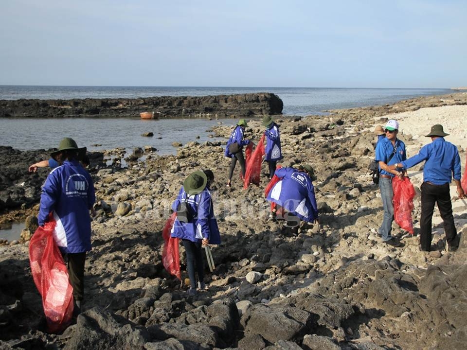 nhieu hoat dong y nghia trong chuong trinh tuoi tre khoi cac co quan trung uong vi bien dao que huong nam 2019