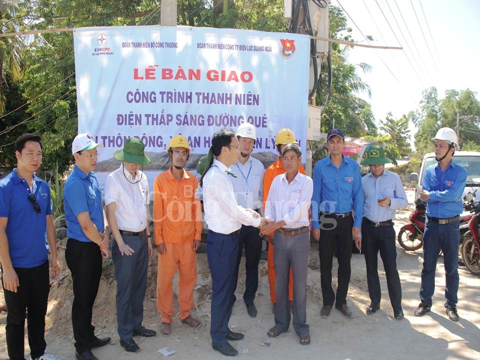 nhieu hoat dong y nghia trong chuong trinh tuoi tre khoi cac co quan trung uong vi bien dao que huong nam 2019