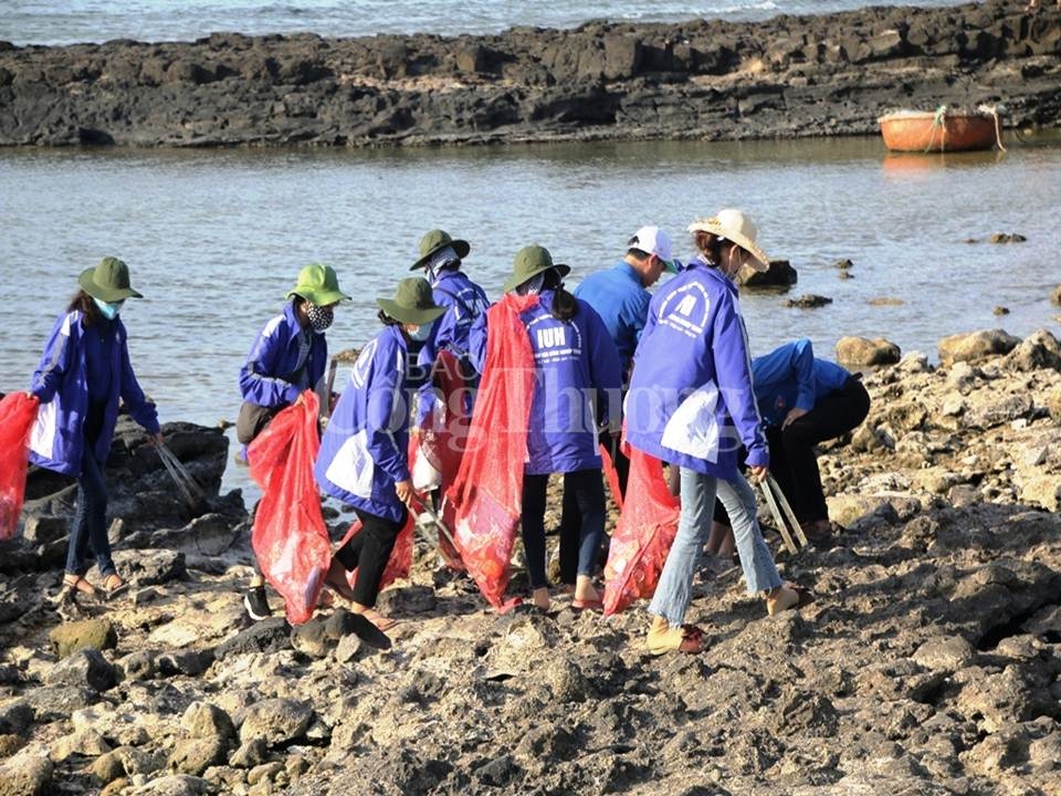 nhieu hoat dong y nghia trong chuong trinh tuoi tre khoi cac co quan trung uong vi bien dao que huong nam 2019