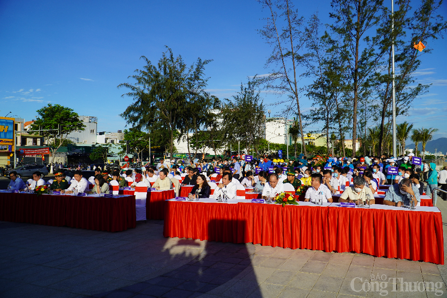 Chương trình có sự tham dự của Phó Tổng cục trưởng thường trực Tổng cục Biển và Hải đảo Việt Nam Phạm Thu Hằng; đại diện lãnh đạo Cục Bảo vệ môi trường miền Trung và Tây Nguyên; lãnh đạo UBND thành phố Đà Nẵng; đại diện các cấp ban, ngành thành phố Đà Nẵng và hơn 600 CBCNV trên địa bàn quận Thanh Khê và đông đảo người dân, du khách.