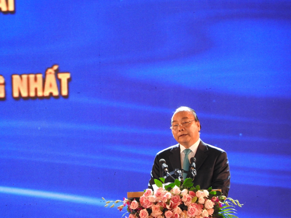 Thủ tướng Nguyễn Xuân Phúc tham dự kỷ niệm 30 năm Ngày tái lập tỉnh Quảng Ngãi thu tuong nguyen xuan phuc tham du ky niem 30 nam ngay tai lap tinh quang ngai