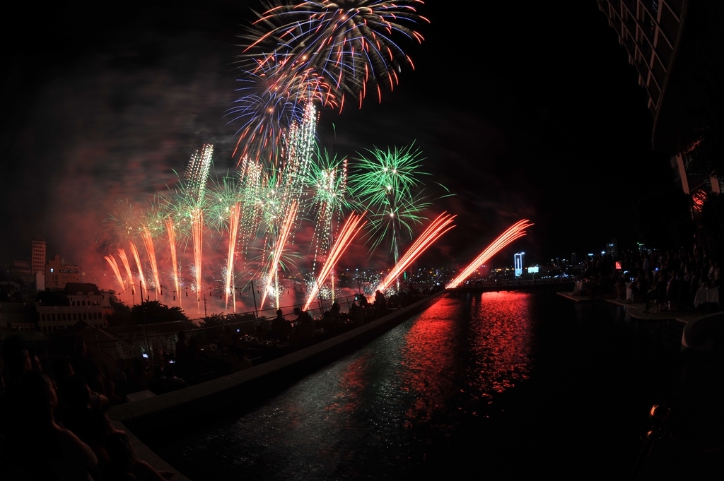 ra khoi dua phan lan len ngoi vuong le hoi phao hoa quoc te da nang 2019