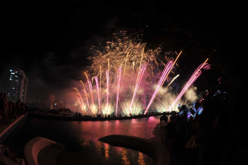 ra khoi dua phan lan len ngoi vuong le hoi phao hoa quoc te da nang 2019