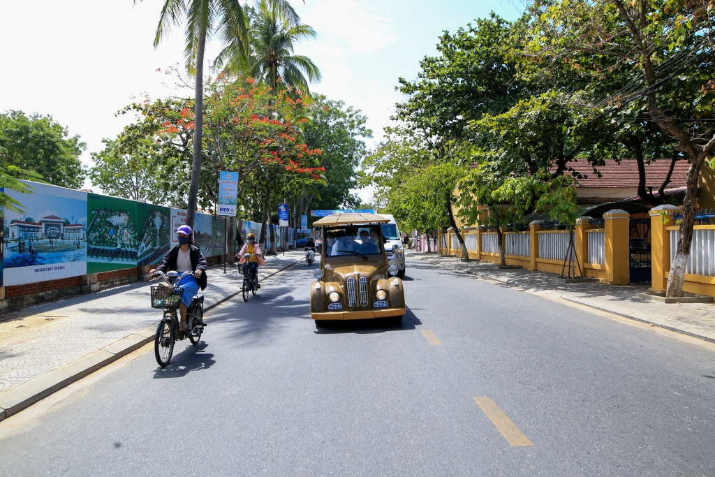 hoi an dua 120 xe dien lam phuong tien cong cong