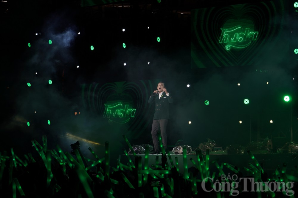 Đà Nẵng: Hàng chục ngàn người tham dự đêm nhạc Lễ hội bóng đá biển Huda Đà Nẵng: Hàng chục ngàn người tham dự đêm nhạc Lễ hội bóng đá biển Huda