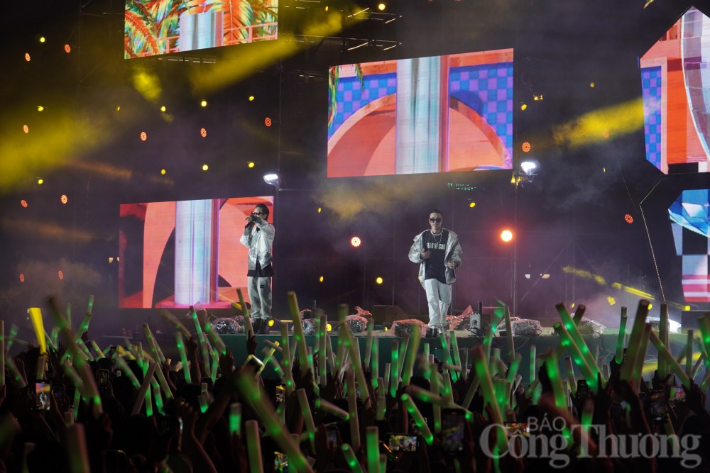 Đà Nẵng: Hàng chục ngàn người tham dự đêm nhạc Lễ hội bóng đá biển Huda Đà Nẵng: Hàng chục ngàn người tham dự đêm nhạc Lễ hội bóng đá biển Huda