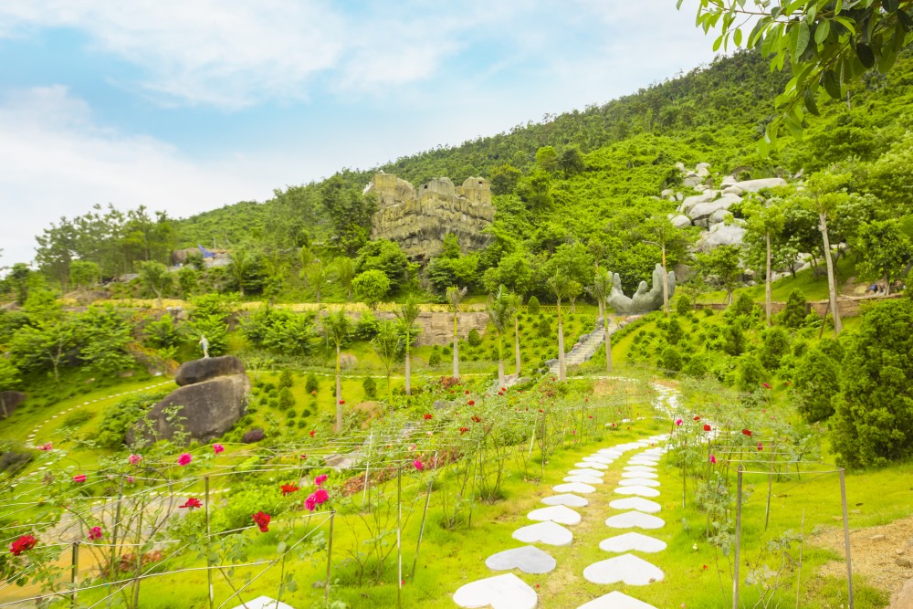 Đà Nẵng: Khám phá khu rừng tình yêu tại khu du lịch Núi Thần Tài Đà Nẵng: Khám phá khu rừng tình yêu tại khu du lịch Núi Thần Tài