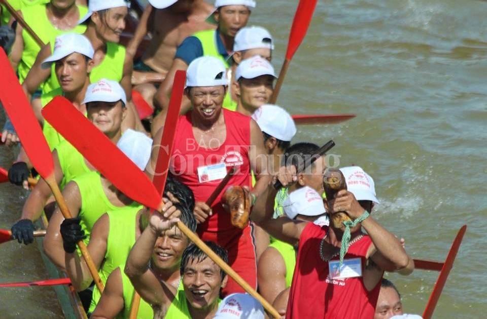 Bơi đua thuyền truyền thống: Nét đẹp văn hóa trên quê hương Đại tướng boi dua thuyen truyen thong net dep van hoa tren que huong dai tuong