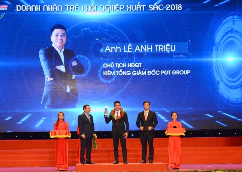 tu nguoi ban vat lieu xay dung tro thanh top 10 doanh nhan tre khoi nghiep xuat sac nhat