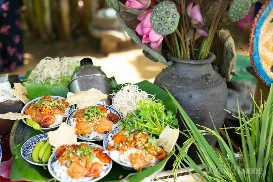 Cụ bà hơn 60 năm bán mỳ Quảng đạt giải Nhất tại “Ngày hội mỳ Quảng” Cụ bà hơn 60 năm bán mỳ Quảng đạt giải Nhất tại “Ngày hội mỳ Quảng”