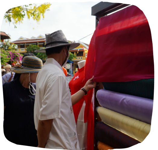 Đưa làng lụa Mã Châu hơn 600 năm tuổi vươn xa Đưa làng lụa Mã Châu hơn 600 năm tuổi vươn xa