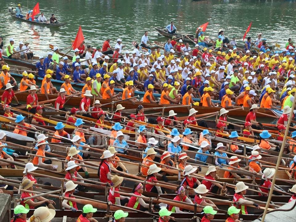 le thuy quang binh to chuc boi thuyen mung tet doc lap