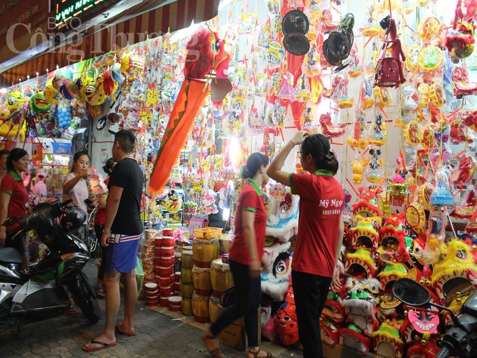 Nhộn nhịp mùa Trung thu tại Đà Nẵng da nang nhon nhip mua ban tai cac cua hang dip trung thu
