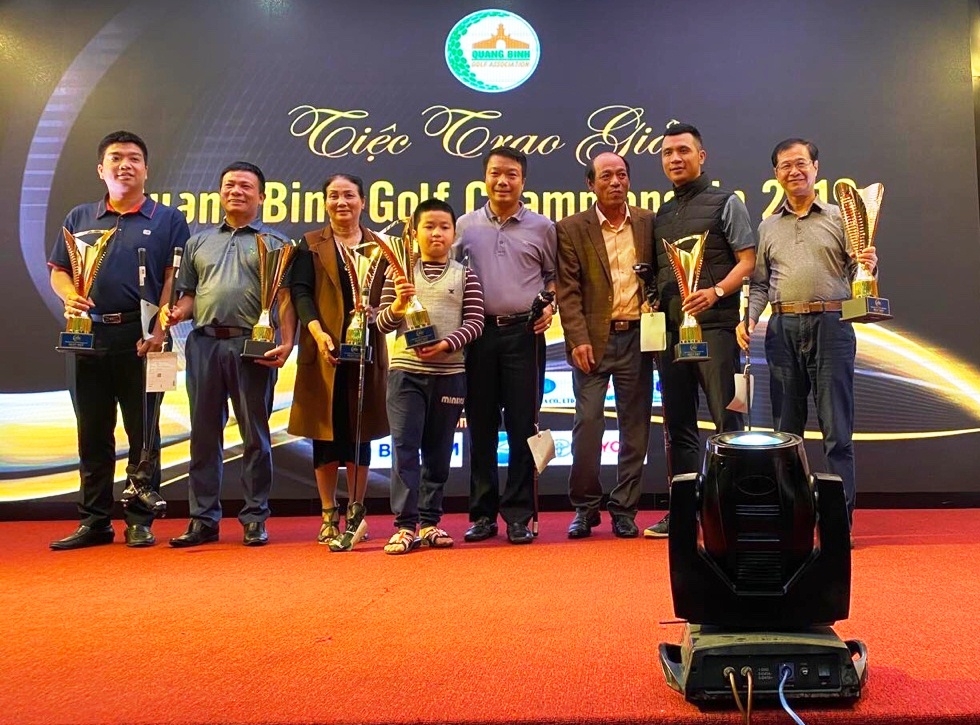 Quảng Bình Golf Championship 2019: Hơn 3 tỷ đồng được hỗ trợ cho người nghèo quang binh golf championship 2019 hon 3 ty dong duoc ho tro cho nguoi ngheo sau giai dau