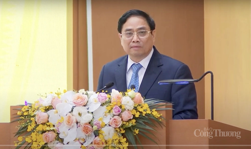 Ưu tiên hàng đầu năm 2022 là kiểm soát dịch bệnh và phục hồi kinh tế