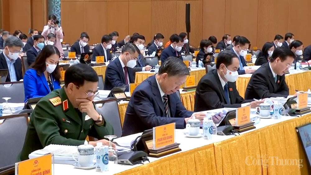 Ưu tiên hàng đầu năm 2022 là kiểm soát dịch bệnh và phục hồi kinh tế