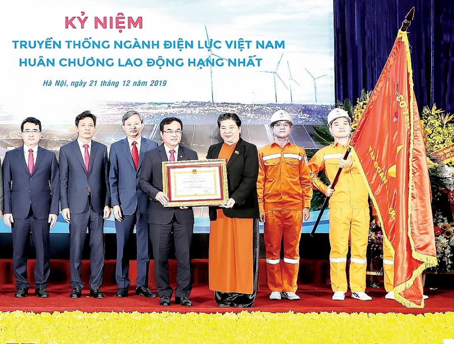 EVN   Thi đua yêu nước bằng hành động thiết thực