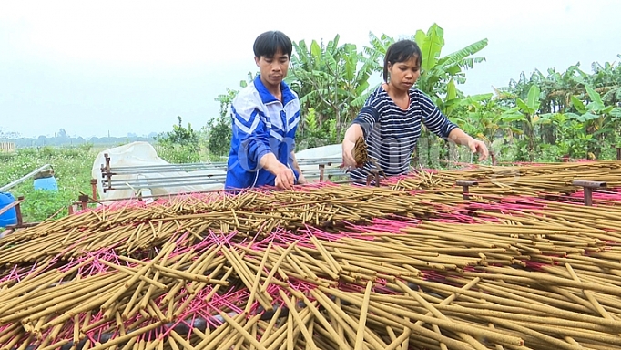 lang nghe huong thon cao nhon nhip nhung ngay can tet