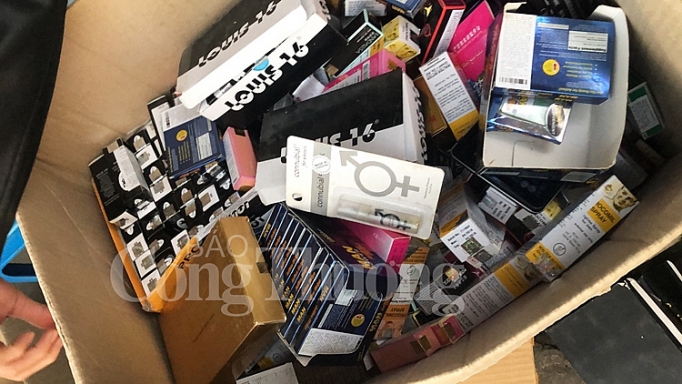 Hà Nội: Thu giữ lượng lớn sản phẩm kích dục không hóa đơn ha noi thu giu luong lon hang khong co hoa don