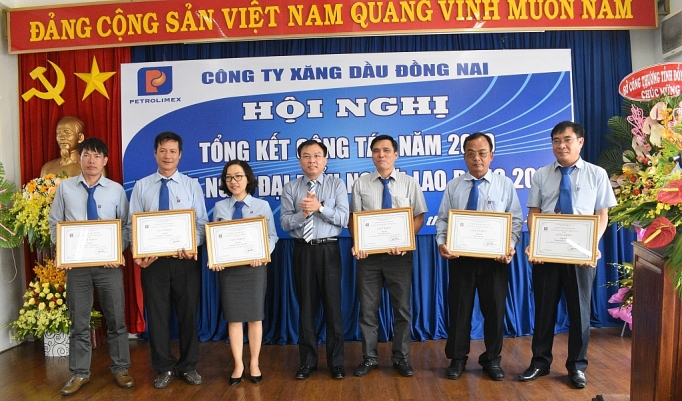 Petrolimex Đồng Nai: 2019 đạt sản lượng xuất bán cao nhất trong 10 năm petrolimex dong nai 2019 dat san luong xuat ban cao nhat trong 10 nam