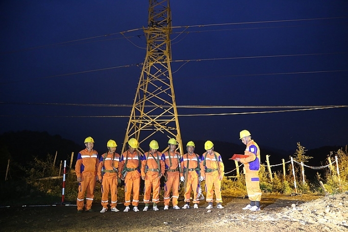 dien luc mien bac tang cuong an toan luoi dien truoc mua mua bao