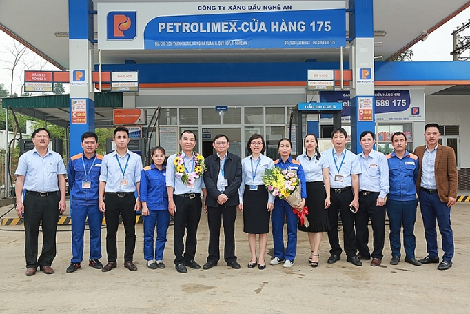 Petrolimex Nghệ An: Vinh danh cửa hàng xăng dầu tiêu biểu tháng 2 petrolimex nghe an vinh danh cua hang xang dau tieu bieu thang 2