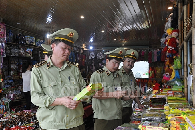 kiem soat chat thi truong trong dip le hoi den hung