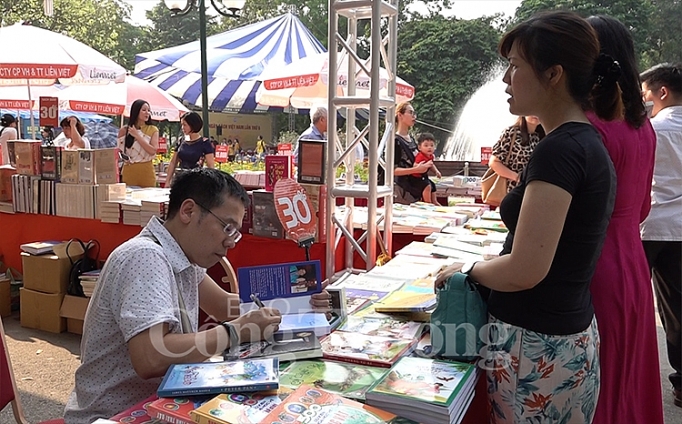 Ngày sách Việt Nam 2019: Lan tỏa thiết thực văn hóa đọc ngay sach viet nam 2019 lan toa thiet thuc van hoa doc