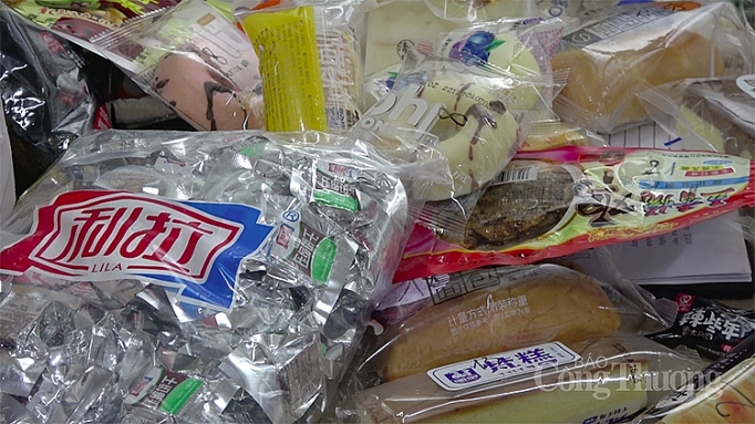 chan dung o to va n chuye n 4 tan banh keo khong ro nguon goc tu la o cai ve ha noi