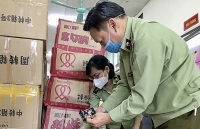 Chặn đứng ô tô vận chuyển 4 tấn bánh kẹo không rõ nguồn gốc từ Lào Cai về Hà Nội