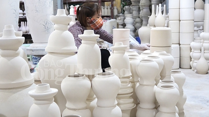 Gốm sứ Bát Tràng: Bắt kịp 4.0 từ tư duy làm nghề gom su bat trang bat kip 40 tu tu duy lam nghe