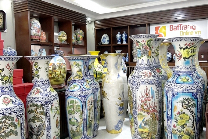Gốm Bát Tràng khởi sắc nhờ “lên sàn” online gom bat trang khoi sac nho len san online