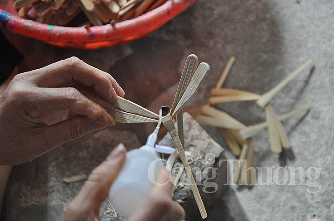 chuon chuon hoa than tu mau tre moc mac