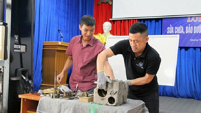 Petrolimex Đà Nẵng: Nâng cao kỹ năng bảo dưỡng cột bơm xăng dầu petrolimex da nang nang cao ky nang bao duong cot bom xang dau