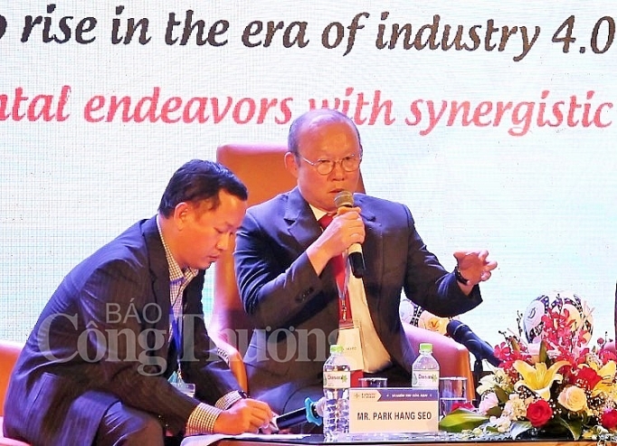 viet nam 2045 can suc manh cong huong nhu tinh than bong da