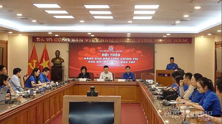 Để nhà báo trẻ là “chiến sĩ” xung kích trên mặt trận tư tưởng de nha bao tre la chien si xung kich tren mat tran tu tuong