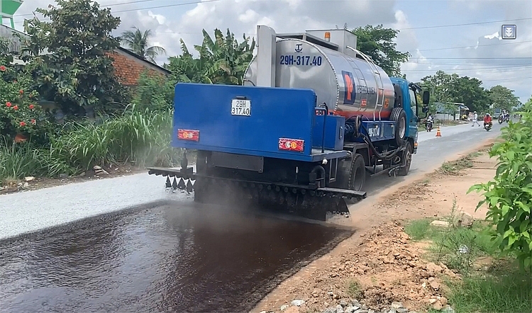 Đơn vị đầu tiên sản xuất thành công nhũ tương gốc axit 60% don vi dau tien san xuat thanh cong nhu tuong goc axit 60