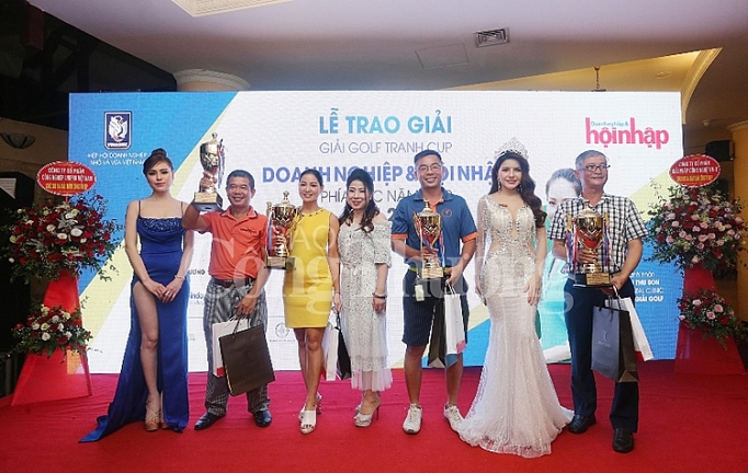 hang tram doanh nhan tranh tai tai giai golf danh cho doanh nghiep nho va vua