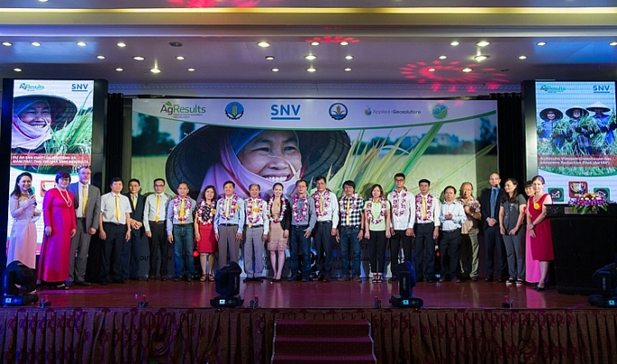 trao giai san xuat lua ben vung va giam phat thai khi nha kinh