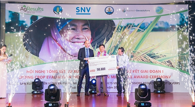 trao giai san xuat lua ben vung va giam phat thai khi nha kinh