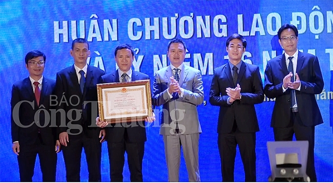 piacom don nhan huan chuong lao dong hang ba