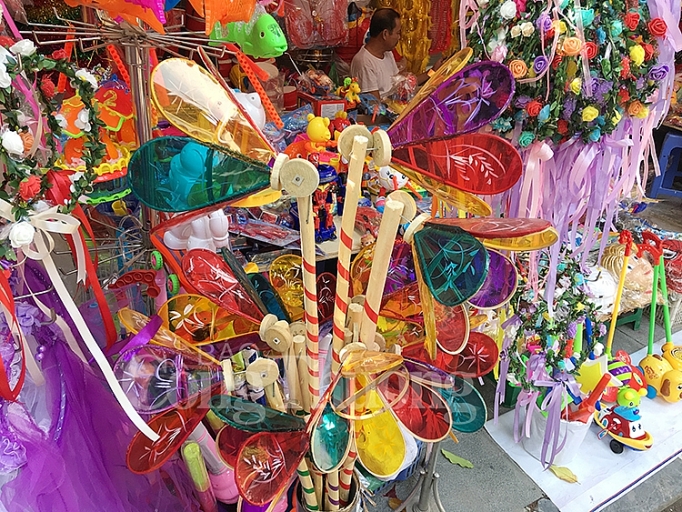 do choi trung thu truyen thong chiem linh thi truong