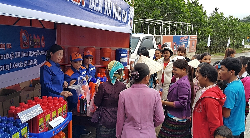 Đảng bộ Tập đoàn Xăng dầu Việt Nam Vững bước để tiến xa hơn dang bo tap doan xang dau viet nam vung buoc de tien xa hon