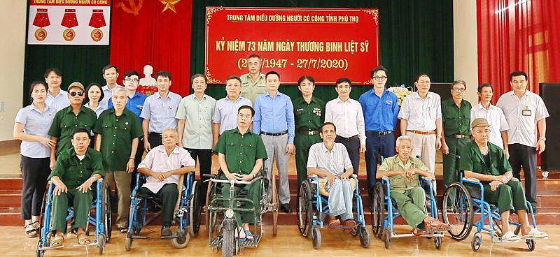 Đảng bộ Tập đoàn Xăng dầu Việt Nam Vững bước để tiến xa hơn dang bo tap doan xang dau viet nam vung buoc de tien xa hon