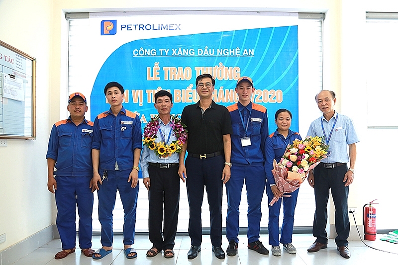 Petrolimex Nghệ An: Vinh danh cửa hàng dẫn đầu thi đua tháng 7/2020 petrolimex-nghe-an-vinh-danh-cua-hang-dan-dau-thi-dua-thang-72020
