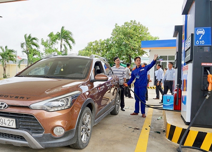 petrolimex sai gon khai truong cua hang xang dau dau tien theo chuan nhan dien moi