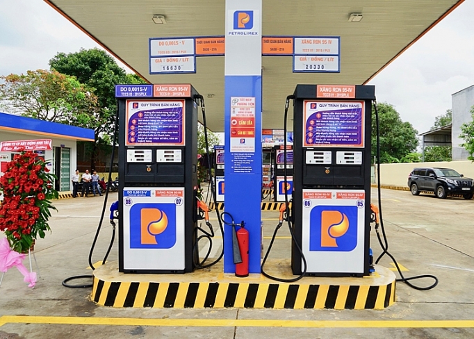 petrolimex sai gon khai truong cua hang xang dau dau tien theo chuan nhan dien moi