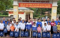 Báo Công Thương mang Trung thu đến học sinh nghèo vùng biên