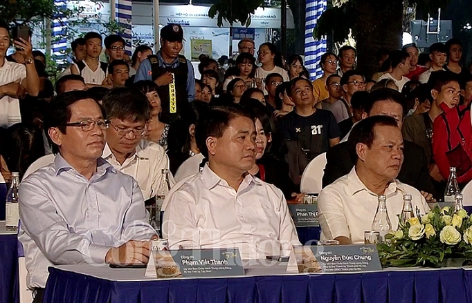trai nghiem khong gian tay ninh song dong giua long thu do