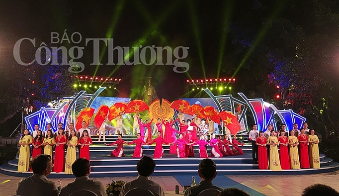 trai nghiem khong gian tay ninh song dong giua long thu do